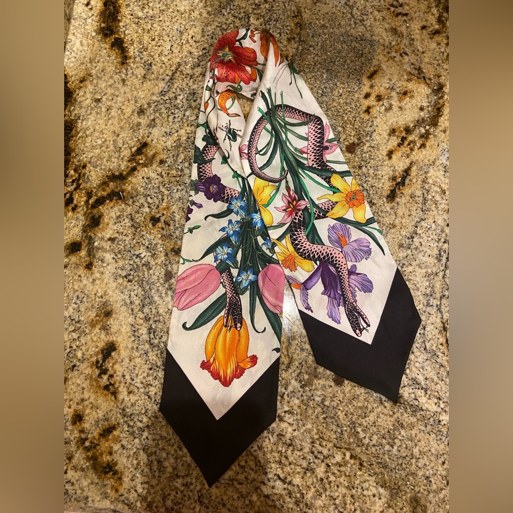 Gucci Twilly in serpent and floral pattern